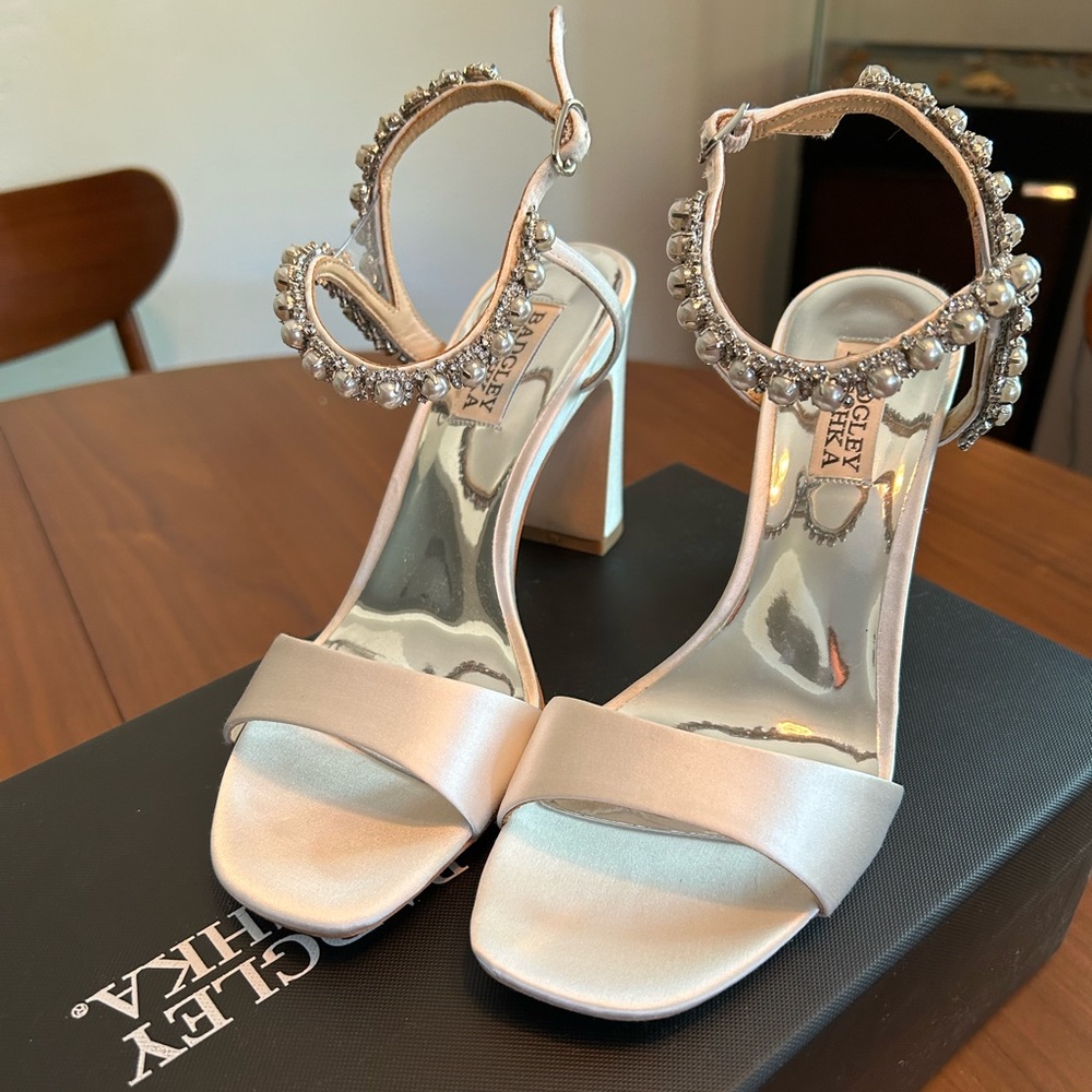 Badgley Mischka Korina satin and pearl block heels size 6.5